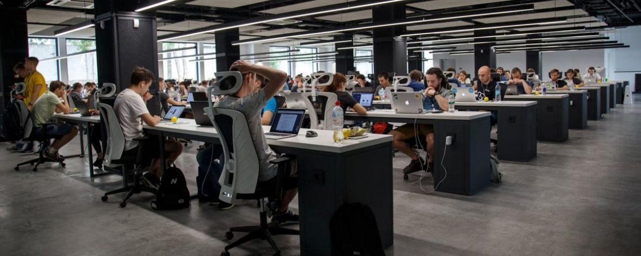 „Let him sit in the middle of this stupid office.” Microsoft CEO wants everyone to work in open space, not remotely